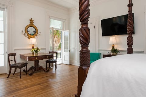 Luxury Single Room, 1 King Bed, Non Smoking, Garden View | Premium bedding, in-room safe, desk, laptop workspace