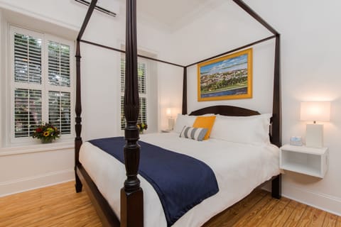 Battery Carriage House - Classic | Premium bedding, in-room safe, desk, laptop workspace