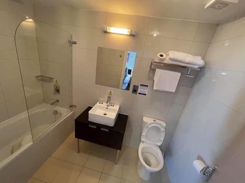 Double Room, Sea View | Bathroom | Free toiletries, hair dryer, towels