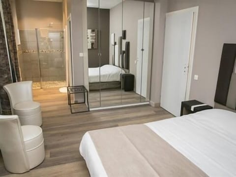 Superior Double Room, Ensuite, Mountain View