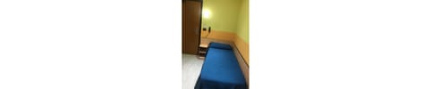 Single Room | 1 bedroom, premium bedding, minibar, in-room safe