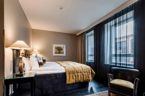 Premium bedding, down comforters, pillowtop beds, minibar