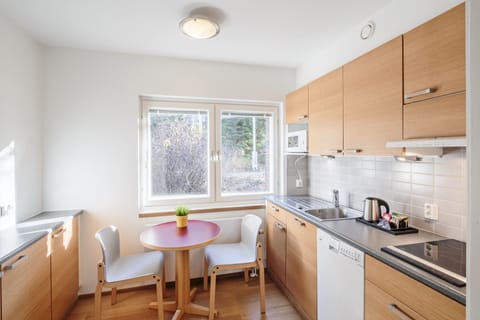 Apartment, 2 Bedrooms | Private kitchen