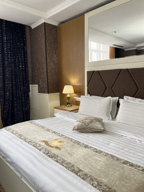 Luxury Double Room, Jetted Tub | In-room safe, desk, iron/ironing board, free WiFi