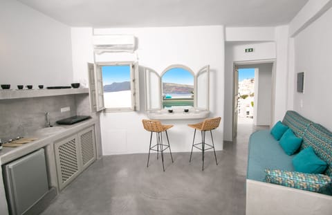 Superior Suite, 1 Bedroom, Hot Tub, Sea View (White dome) | Private kitchen | Espresso maker, coffee/tea maker