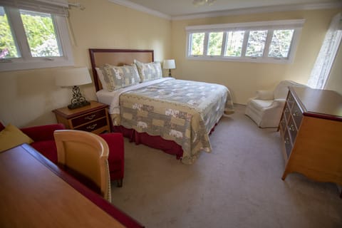 The Chalet Suite | Free WiFi, bed sheets