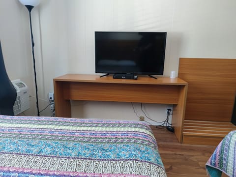 Basic Room, 2 Double Beds | Desk, free cribs/infant beds, free WiFi