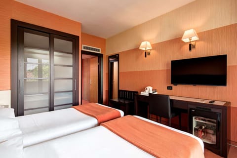 Standard Room, 2 Twin Beds | Down comforters, minibar, in-room safe, desk