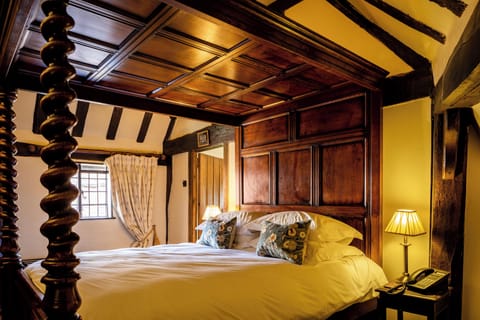 Double Room (Four Poster - Tudor Parlour) | Free WiFi, bed sheets