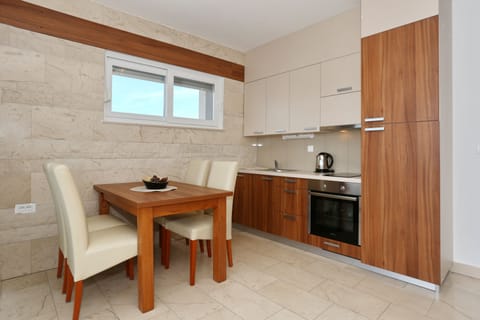 Panoramic Apartment, 1 Bedroom, Pool Access, Beachside | Private kitchen | Fridge, microwave, stovetop, dishwasher