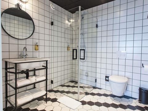 Premium bedding, pillowtop beds, in-room safe, desk