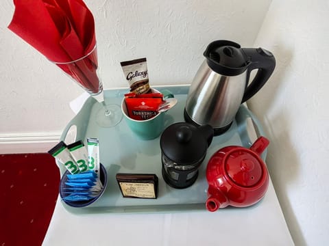 Single Room, Ensuite (Room 1A ) | Hypo-allergenic bedding, iron/ironing board, free WiFi, bed sheets