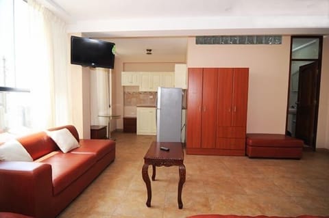 Family Suite | Living area | 36-inch LED TV with cable channels, TV