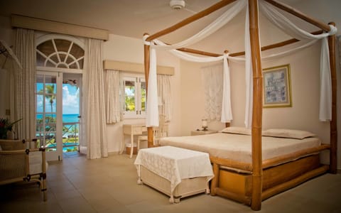 Deluxe Room, Ocean View | In-room safe, individually decorated, individually furnished, desk