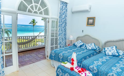 Deluxe Room, Ocean View | In-room safe, individually decorated, individually furnished, desk