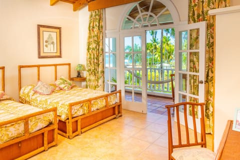 Deluxe Room, Ocean View | In-room safe, individually decorated, individually furnished, desk