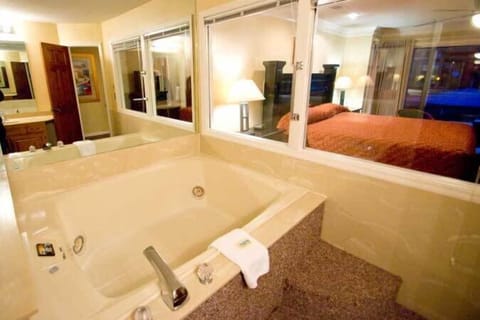 Classic Villa, 2 Bedrooms, Jetted Tub, Lake View | Jetted tub