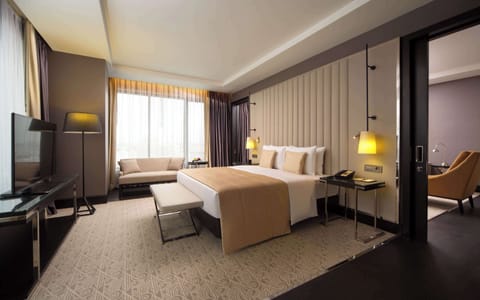 Suite, 1 King Bed, River View | Select Comfort beds, minibar, in-room safe, desk