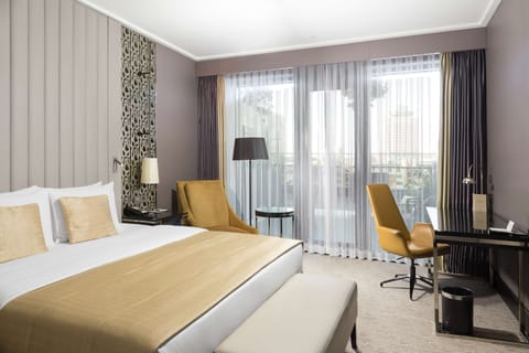 Room, 1 King Bed, Terrace | Select Comfort beds, minibar, in-room safe, desk