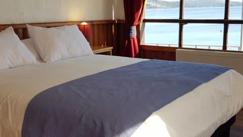 Habitacion Vista al Mar, triple | Premium bedding, free WiFi, bed sheets