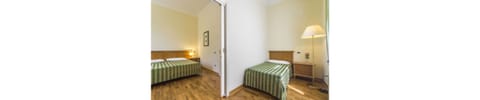 Junior Suite | Minibar, in-room safe, desk, cribs/infant beds