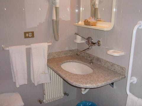 Comfort Single Room | Bathroom | Shower, hair dryer, slippers, towels