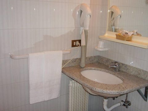 Comfort Double or Twin Room | Bathroom | Shower, hair dryer, slippers, towels