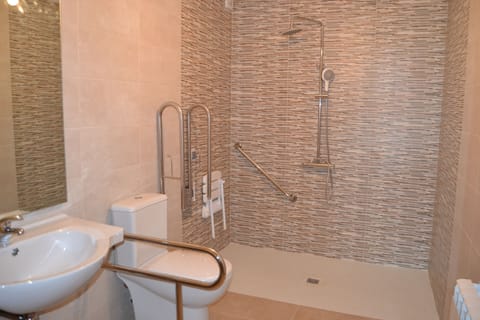 Double or Twin Room | Bathroom | Free toiletries, hair dryer, towels