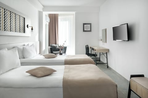 Standard Twin Room | Premium bedding, minibar, in-room safe, desk