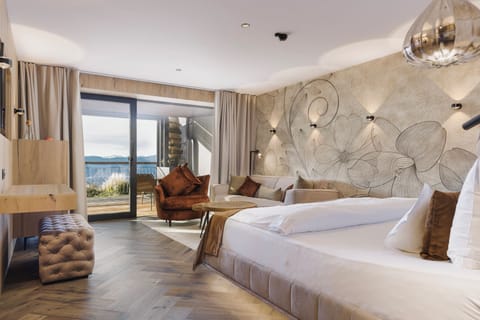 Family Suite | Premium bedding, down comforters, minibar, in-room safe