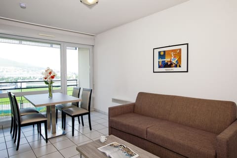 Standard Apartment, 1 Bedroom | Living room | Flat-screen TV