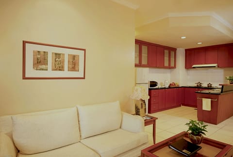 Executive Apartment, 2 Bedrooms | Private kitchen | Toaster