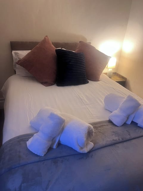 Basic Double Room | Iron/ironing board, free WiFi, bed sheets