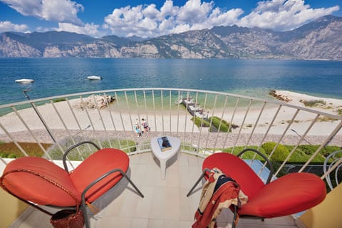 Deluxe Double or Twin Room, Lake View | Terrace/patio