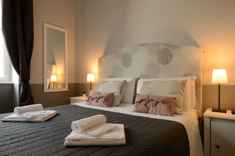 Triple Room, Canal View (External private bathroom) | Premium bedding, desk, free WiFi
