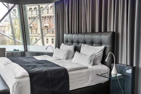 Royal Suite, 2 Bedrooms, City View (River Royal Suite) | Hypo-allergenic bedding, Select Comfort beds, minibar, in-room safe