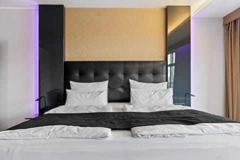 Standard Double Room, Courtyard View | Hypo-allergenic bedding, Select Comfort beds, minibar, in-room safe