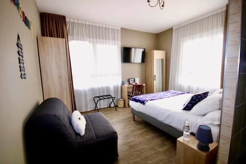 Comfort Triple Room | 1 bedroom, premium bedding, Select Comfort beds, minibar