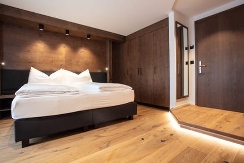 Deluxe Room, Balcony | Individually decorated, travel crib, free WiFi, bed sheets