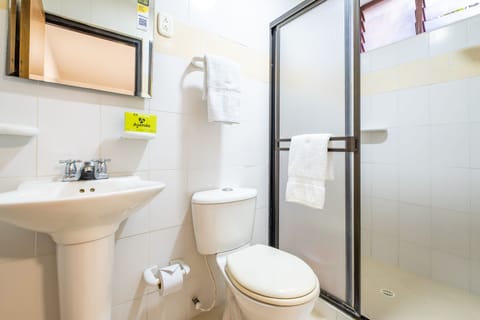 Superior Double Room | Bathroom | Shower, towels, soap, shampoo