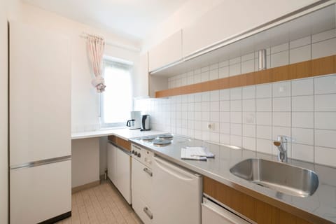 Family Suite (Tiroler Haus) | Private kitchen | Full-size fridge, oven, stovetop, coffee/tea maker