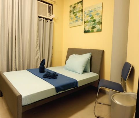 Premium bedding, in-room safe, desk, rollaway beds