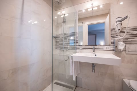 Wellness Room, Jetted Tub, Lake View (Sauna) | Bathroom | Shower, eco-friendly toiletries, hair dryer, slippers