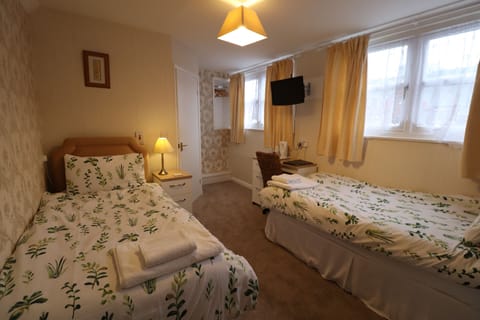 Standard Twin Room | Individually decorated, individually furnished, bed sheets