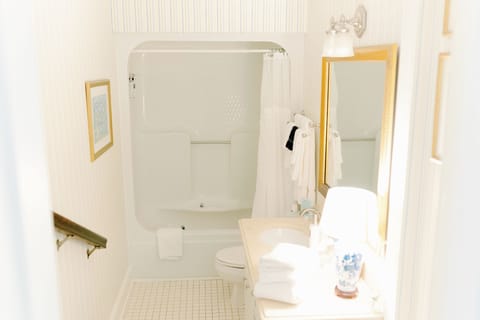 Room, Private Bathroom (Solarium) | Bathroom | Free toiletries, hair dryer, bathrobes, towels