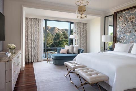 Suite, 1 Bedroom, Non Smoking, Corner (Westlake) | Premium bedding, down comforters, pillowtop beds, minibar