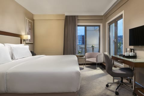 Suite with Terrace | Premium bedding, minibar, in-room safe, desk