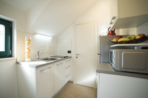 Studio, Courtyard View | Private kitchen | Electric kettle, highchair