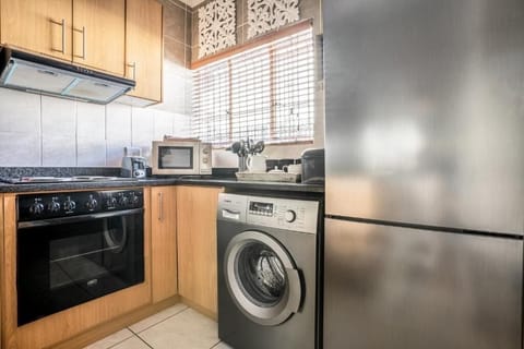 Standard Apartment, 2 Bedrooms, Non Smoking (Wag n Bietjie ) | Private kitchen | Full-size fridge, microwave, oven, stovetop