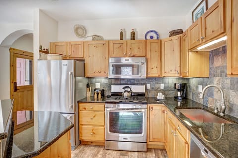 Condo, 2 Bedrooms (Trappers Crossing) | Private kitchen | Fridge, microwave, coffee/tea maker